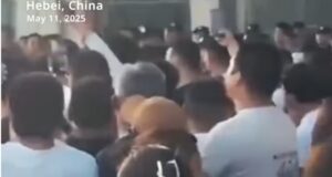 Parents come out in force to stop a school closure in Hebei province
