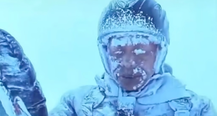 Chinese paraglider Peng Yujiang in a vortex