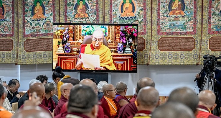The Dalai Lama makes an announcement