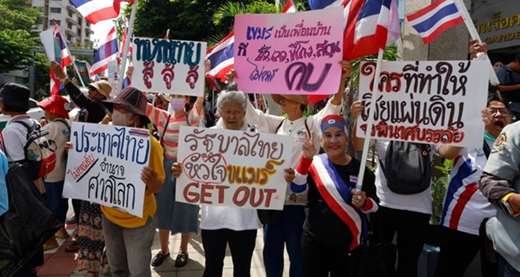 Thai protesters