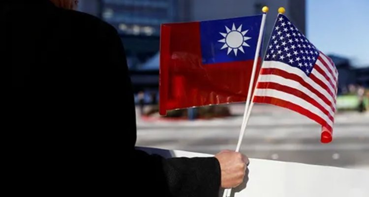 U.S. flag and Republic of China flag