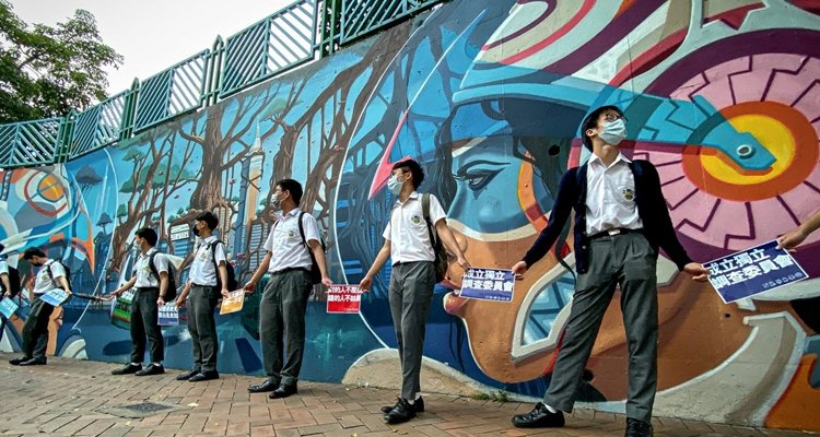 Human chain in Hong Kong in 2019