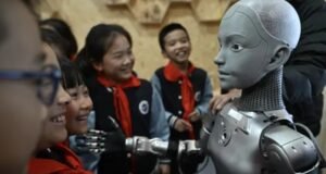 Humanoid robot charms the kids in China