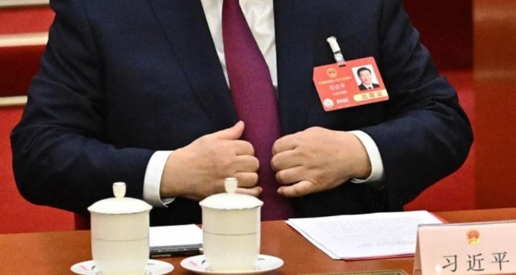 Xi Jinping works to tighten control