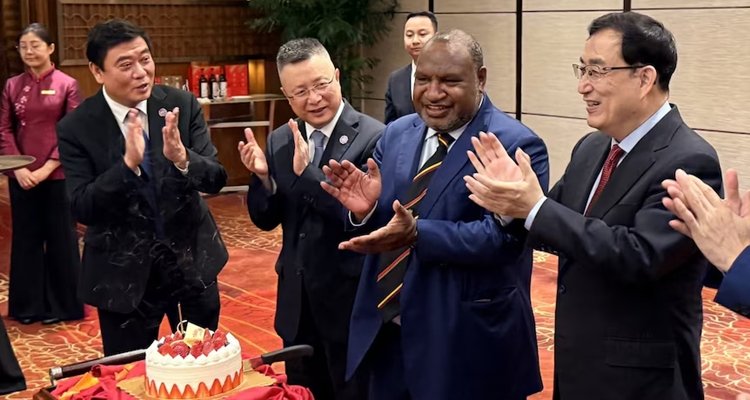 PNG Prime Minister James Marape with Chinese representatives
