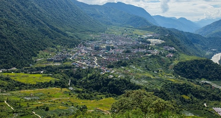 Mountain town of Medog