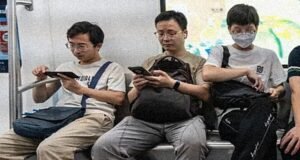 Online while on Chinese public transportation